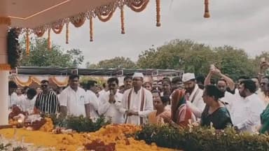 सांगोला: पाचव्या पुण्यस्मरण दिनानिमित्त स्व. डॉ. गणपतराव देशमुख यांना करण्यात आले अभिवादन