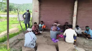 रायसेन: सलामतपुर में बारिश की बेरुखी से बिहार के मजदूरों का रोजगार छिना, धान रोपाई ठप होने से किसान भी परेशान