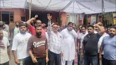 ਕਪੂਰਥਲਾ: ਲਾਠੀਚਾਰਜ ਦੇ ਵਿਰੋਧ ਚ ਸਫਾਈ ਸੇਵਕਾਂ ਦੇ ਹੱਕ ਚ ਵੱਖ-ਵੱਖ ਰਾਜਨੀਤਿਕ ਤੇ ਹੋਰ ਜਥੇਬੰਦੀਆਂ ਵੱਲੋਂ ਨਿਗਮ ਦਫਤਰ ਤੋਂ ਸ਼ਹਿਰ ਚ ਰੋਸ ਮਾਰਚ