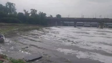 कालिंदी कुंज में यमुना नदी के जलस्तर में हुई बढ़ोतरी