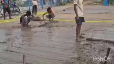 वारिसलीगंज: वारिसलीगंज रेलवे स्टेशन पर घटिया निर्माण का आरोप, प्लेटफॉर्म पर ईंट बिछाने का वीडियो हुआ वायरल