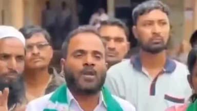 జహీరాబాద్: జహీరాబాద్ లో చెప్పుతో కొట్టుకుంటూ కౌన్సిలర్ భర్త నిరసన