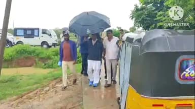 చెన్నూరు: శివలింగాపూర్ - అక్కపెళ్లి గ్రామాల మధ్య ఉప్పొంగి ప్రవహిస్తున్న వాగును పరిశీలించిన మంత్రి వివేక్ వెంకటస్వామి