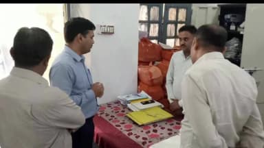 गोहरगंज: कलेक्टर अरुण कुमार विश्वकर्मा ने गौहरगंज में तहसील कार्यालय का किया निरीक्षण