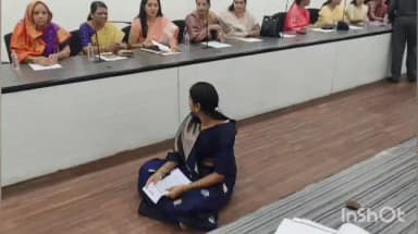 नाशिक: नगरसेविका सौ. सविता काळे यांचे रस्त्यातील खड्डे बाबत सातपूर प्रभाग सभापती समाधान देवरे यांच्या दालनात ठिय्या आंदोलन