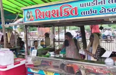 નાંદોદ: નાગરિકોના આરોગ્ય સુરક્ષા માટે ખોરાક અને ઔષધ નિયમન તંત્ર દ્વારા રાજપીપળામા 30 જેટલી ખાણી પીણીની લારીઓમાં તપાસ કરવામાં આવી