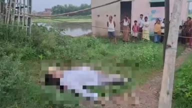 बाढ़: बाढ़ में सड़क किनारे युवक का शव मिला, पास से देसी कट्टा बरामद
