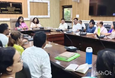 মৰিগাঁও: জিলা আয়ুক্তৰ কাৰ্যালয়ত জিলাখনৰ খণ্ড উন্নয়ন বিষয়া (BDO)সকলৰ সৈতে এখন বৈঠকত উপস্থিত জিলা আয়ুক্ত