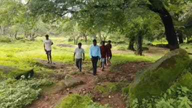 रायडीह: डीसी के निर्देश पर बीडीओ गेतुपानी गांव पहुंचे, सड़क, बिजली, पानी और वृद्धा पेंशन की समस्याओं से हुए अवगत
