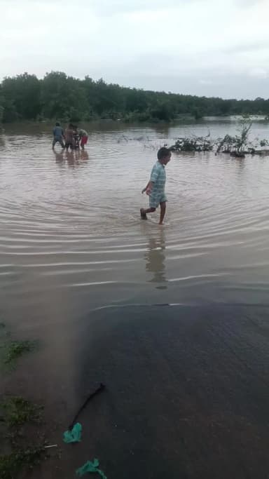 ग्राम मुड़ियाडीह में बाढ़