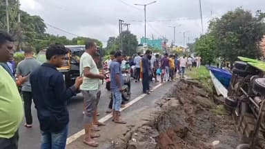 ବାରିପଦା ସଦର: ବାରିପଦା ବସ୍ଷ୍ଟାଣ୍ଡ–ବାଘଡା ରୋଡ୍ର ଭଞ୍ଜେଶ୍ୱର ମନ୍ଦିର ପାଖରେ ରାସ୍ତା ଧସି ତଳକୁ ଖସିଲା ଏକ ଘୋରେଇ ଯାତ୍ରୀବାହୀ ବସ୍
