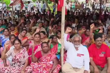 మచిలీపట్నం దక్షిణం: మచిలీపట్నం కలెక్టరేట్ వద్ద ధర్నా