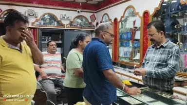 लोहरदगा: लोहरदगा खत्री ज्वेलर्स में दो हथियारबंद अपराधियों की लूट की कोशिश नाकाम, वारदात सीसीटीवी में कैद