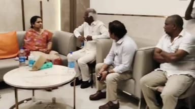 ఘన్పూర్ స్టేషన్: గుండెపోటుతో ఆసుపత్రిలో ఉన్న పెద్ది సుదర్శన్ పరిస్థితిని కడియం శ్రీహరి పరిశీలింపు
