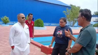 কালনা ১: সায়নীর জন্য খুলল কালনা সুইমিং পুলের দরজা,বাবা সিপিএম করায় সুইমিং পুলে নিষেধাজ্ঞা! সাঁতারু সায়নীর পাশে বিজেপি বিধায়ক