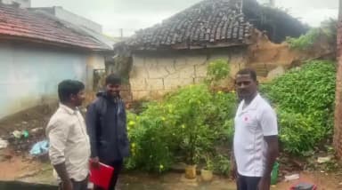 కామారెడ్డి: పాత శిథిలావస్థకు చేరిన ఇళ్లను వెంటనే తొలగించాలి 46 47వ వార్డులో మున్సిపల్ అధికారుల నోటీసులు