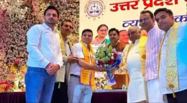 नौगढ़: नोयडा में आयोजित व्यापारी कल्याण दिवस कार्यक्रम में शोहरतगढ़ विधायक विनय वर्मा ने हिस्सा लिया