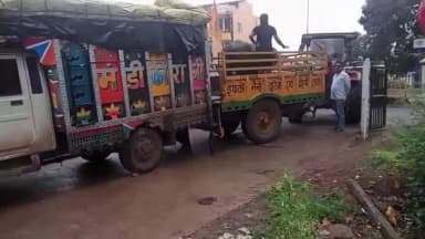 रायसेन: सांची में भैंस चोरी कर भाग रहे चोरों की पिकअप पुल की रेलिंग से टकराई, वाहन जब्त; आरोपी फरार