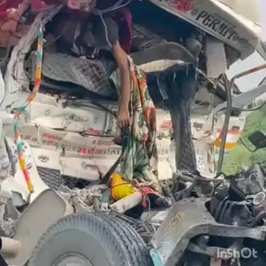 भीलवाड़ा: पुर हाइवे पर खड़े ट्रेलर से टकराने पर एक चालक की हुई दर्दनाक मौत, काफी घंटों की मशक्कत कर केबिन से शव निकाला गया