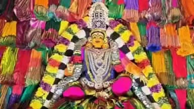 அரியலூர்: ஆடி மூன்றாவது வெள்ளி; நகரில், மேலத்தெருவில் உள்ள பெரியநாயகி அம்மனுக்கு பட்டு புடவைகளால் அலங்காரம்