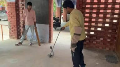 नांगल चौधरी: नांगल चौधरी के थनवास गांव के सरकारी स्कूल में घुसा ब्लैक कोबरा, गौ रक्षा दल ने किया सुरक्षित रेस्क्यू