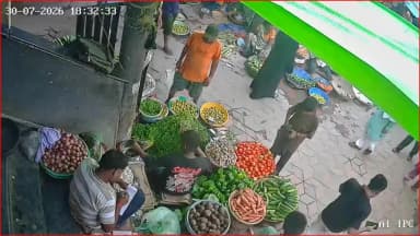 बेल्थरा रोड: कालेज प्रबंधक का सवा लाख का iPhone सेकेंड में गायब, सीसीटीवी फुटेज में बेल्थरारोड के सब्जी मंडी में उचक्कों का खेल दिखा
