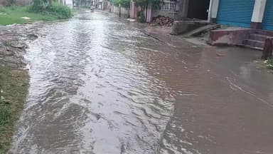 विकास के दावों की पोल खोलती वैशाली के बिदुपुर बाजार की यह तस्वीर हमारे सिस्टम और जिम्मेदार ठेकेदारों की लापरवाही का सच