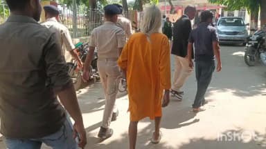 मधेपुरा: सिकियाहा गांव में पुलिस ने मारपीट केस के फरार अभियुक्त अनमोल यादव को गिरफ्तार कर न्यायालय में पेश किया