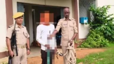 अधौरा: अधौरा पुलिस ने सोशल मीडिया पर हथियार लहराते हुए फोटो वायरल करने के आरोप में अभियुक्त को किया गिरफ्तार