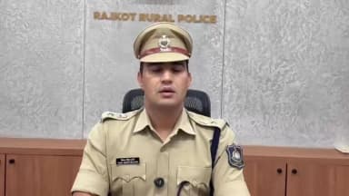 રાજકોટ પશ્ચિમ: ભારે વરસાદને લઈ રાજકોટ જિલ્લા પોલીસ પણ સાવચેત રહેવા લોકોને અપીલ