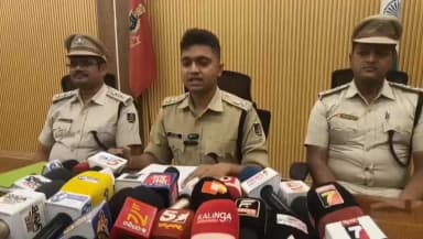 ରାୟଗଡା: ରାୟଗଡ଼ା ପୋଲିସର ସଫଳତା,ଖଲିଗୁଡ଼ା ନିକଟ ବ୍ୟାଗ ଭିତରୁମହିଳଙ୍କ ମୃତଦେହ ଉଦ୍ଧାର ଘଟଣାରେ ଜଣକୁ ଗିରଫ ହୋଇଥିବା ସୂଚନା ଦେଲେ ଏସପି ରାଜ ପ୍ରସାଦ