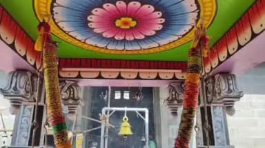 ராசிபுரம்: ஆடி மூன்றாம் வெள்ளியையொட்டி நித்தியசுமங்கலி மாரியம்மனுக்கு 2.8 இலட்சம் வளையல் அலங்காரத்தில் காட்சியளித்தால் பக்தர்கள் பரவசமடைந்தனர்