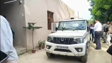 पडरौना: रिश्वतखोर बाबू को 5 हजार लेते रंगे हाथ गिरफ्तार किया गया