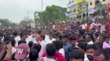 వరంగల్: పెద్ది సुदర్శన్ రెడ్డి అంతిమయాత్రలో కన్నీళ్లు పెట్టుకున్న హరీశ్ రావు