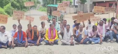 हरिहरगंज: अनियमित बिजली आपूर्ति: NH-139 पर एक घंटे जाम, 5 दिन में सुधार न होने पर उग्र आंदोलन