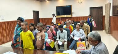 शिवहर: शिवहर में जिला पदाधिकारी ने जन-सुनवाई में सुलझाने की 24 से ज्यादा शिकायतें सुनी