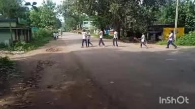 ଚମ୍ପୁଆ: ରଜିଆ ପଞ୍ଚାୟତ ଉଚ୍ଚବିଦ୍ୟାଳୟ ଦୋଳିତା ରେ ଅବ୍ୟବସ୍ଥା ମଧ୍ୟାହ୍ନ ଭୋଜନ ପରେ ଥାଳ ହାତ ଧୋଇବାକୁ ଜାତୀୟ ରାଜପଥ ପାର ହେଉଛନ୍ତି ଛାତ୍ର