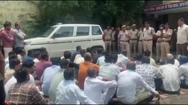 पचपहाड़: भवानीमंडी में पपीते के 3000 पौधे काटने के मामले में पुलिस के हाथ खाली, दर्जनों किसान धरने पर बैठे