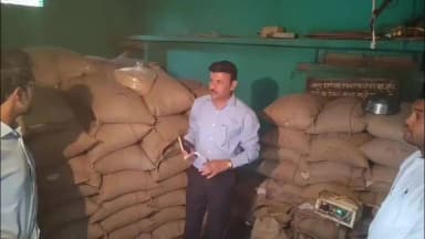 रहटगांव: कलेक्टर ने रहटगांव क्षेत्र की उचित मूल्य दुकान का निरीक्षण कर राशन वितरण और ई-केवाईसी की जांच की