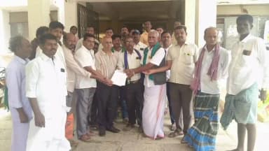 ಪಾವಗಡ: ವಸತಿ ಶಾಲೆ ಪ್ರಾಂಶುಪಾಲೆ ವರ್ಗಾವಣೆಗೆ ಆಗ್ರಹ: ಪಾವಗಡದಲ್ಲಿ ವಿವಿಧ ಸಂಘಟನೆಗಳ ಪ್ರತಿಭಟನೆ