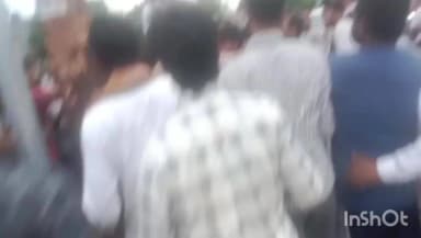मुज़फ्फरनगर: शेरपुर चुंगी पर दो पक्षों के बीच जमकर मारपीट, वीडियो सोशल मीडिया पर हुआ वायरल
