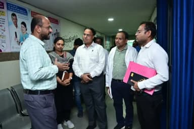 जीवन दीप समिति की बैठक में कलेक्टर ने स्वास्थ्य सेवाओं को और बेहतर बनाने पर दिया जोर
हर तीन माह में समिति की बैठक, नए जिला अस्पताल भवन के शीघ्र निर्माण एवं चिकित्सा सुविधाओं के विस्तार के दिए निर्देश।
#chhattisgarhcmo
#dprchhattisgarh
#GPM