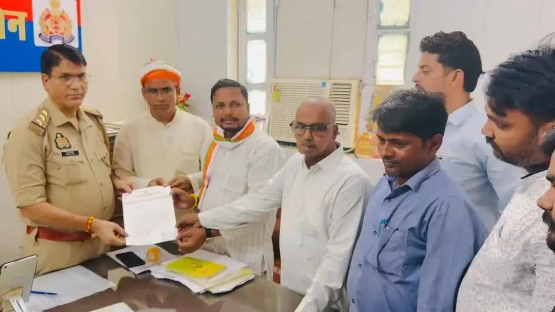कांग्रेस का सलोन कोतवाली में प्रदर्शनः
राहुल गांधी पर टिप्पणी को लेकर भाजपा जिलाध्यक्ष पर कार्रवाई की मांग