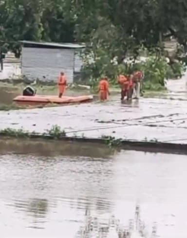 નસવાડી: નસવાડીમાં અશ્વિન નદીમાં પૂર: NDRFએ બચાવ્યો ફસાયેલ યુવક