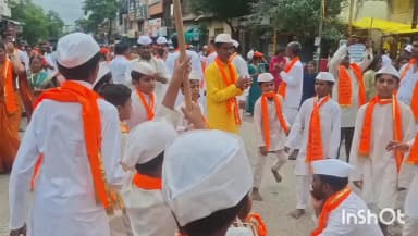 लातूर: ग्रामदैवत श्री रामलिंगेश्वरांच्या दिंडीने लातूरकरांना घातली भक्तीची साद,पारंपरिक वेशभूषात महिलांसह वारकऱ्यांचा प्रतिसाद