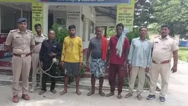 आज़मनगर: पुलिस ने नशे की हालत में 5 शराबियों को किया गिरफ्तार, न्यायिक हिरासत में भेजा