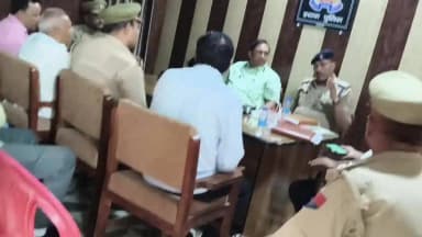 ताखा: हजारी महादेव मेले की तैयारियों को लेकर उपजिलाधिकारी ताखा ने ऊसराहार थाना परिसर में की समीक्षा बैठक