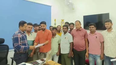 ଦେବଗଡ: ହରେକୃଷ୍ଣପୁର ଗ୍ରାମରେ ଦେଢମାସ ହେଲା ପୋଡିଯାଇଛି ବିଦ୍ୟୁତ ଟ୍ରାନ୍ସଫର୍ମର, ଦେବଗଡ ନିର୍ବାହୀ ଯନ୍ତ୍ରୀଙ୍କ କାର୍ଯ୍ୟାଳୟରେ ଦାବିପତ୍ର ପ୍ରଦାନ