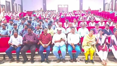 ଦେବଗଡ: ବିଜୁ ପଟ୍ଟନାୟକ ପ୍ରେକ୍ଷାଳୟରେ ଭୋଟର ସଚେତନତା ପ୍ରଶିକ୍ଷଣ ଶିବିର ଅନୁଷ୍ଠିତ