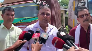 শিৱসাগৰ: মন্ত্ৰী বিমল বড়াই শিৱসাগৰত উপস্থিত হৈ বানাক্ৰান্ত জিলাৰ ছাত্র ছাত্ৰীৰ পাঠ্যপুথিৰ সন্দৰ্ভত ব্যক্ত কৰে প্ৰতিক্ৰিয়া